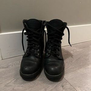 Roots Combat Style Boots ⭐️ Size 9 ⭐️